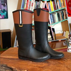 Gorgeous Tommy Hilfiger rain boots!